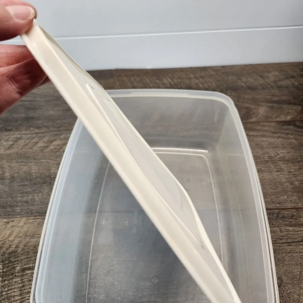Rubbermaid Servin Saver Rectangle 33 cup #8 Storage Container White Lid